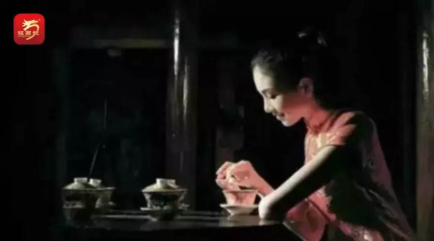 会品茶的女人，她一定是