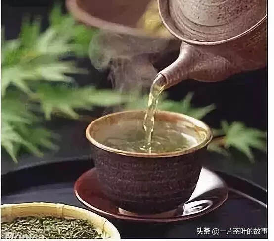 秋色中一杯清茶，沉积着生命的味道