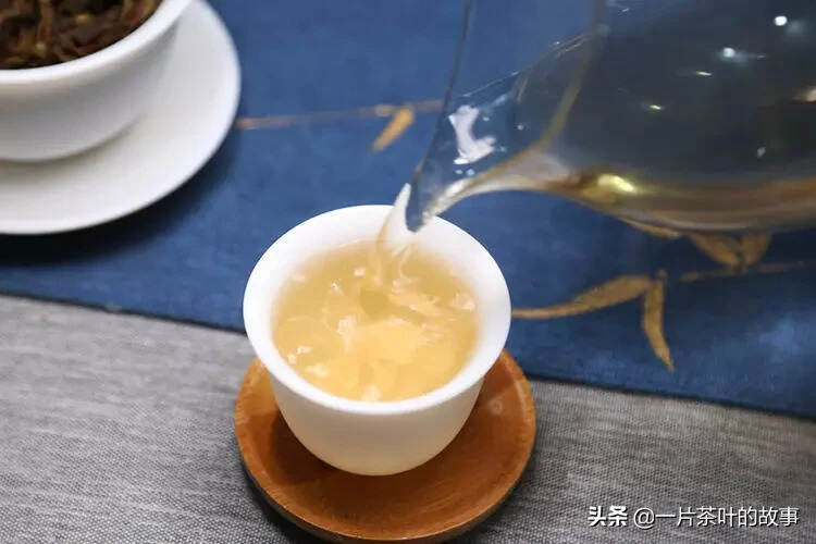 泡茶有学问，敬茶有修养，存茶有技巧