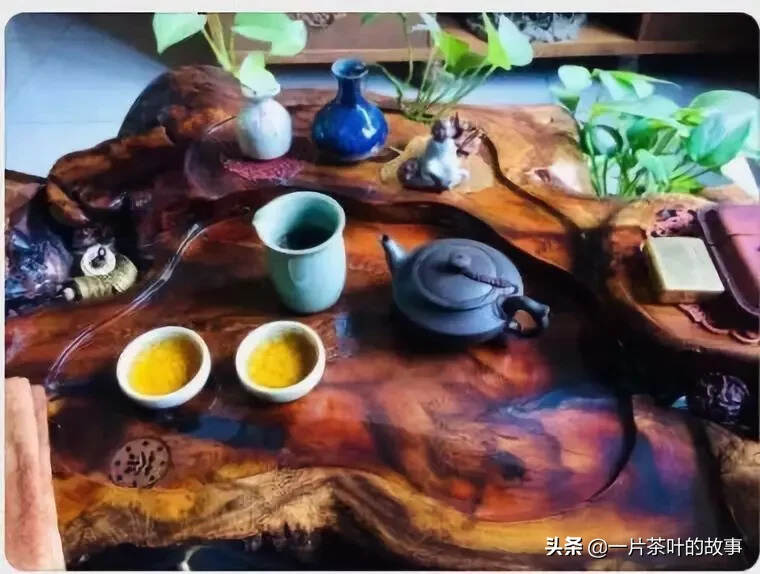 泡茶有学问，敬茶有修养，存茶有技巧