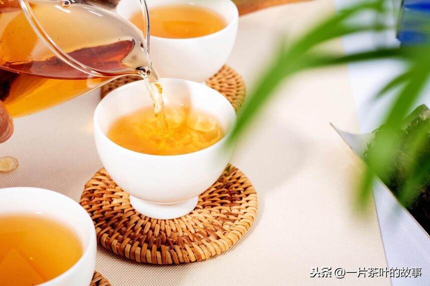 特殊时期：宅家里，吃茶读闲书，听雨看落花