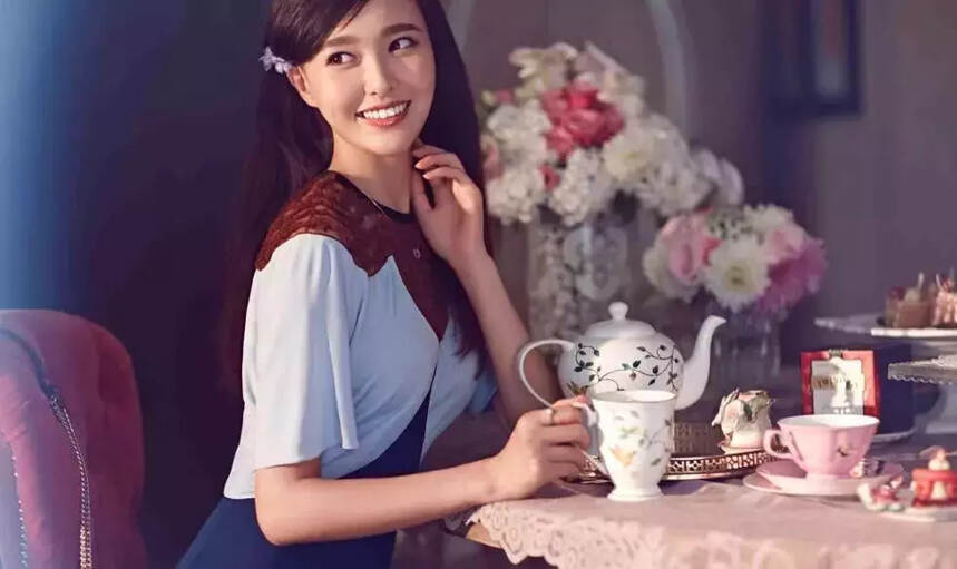 女人：化妆品不如一杯茶！