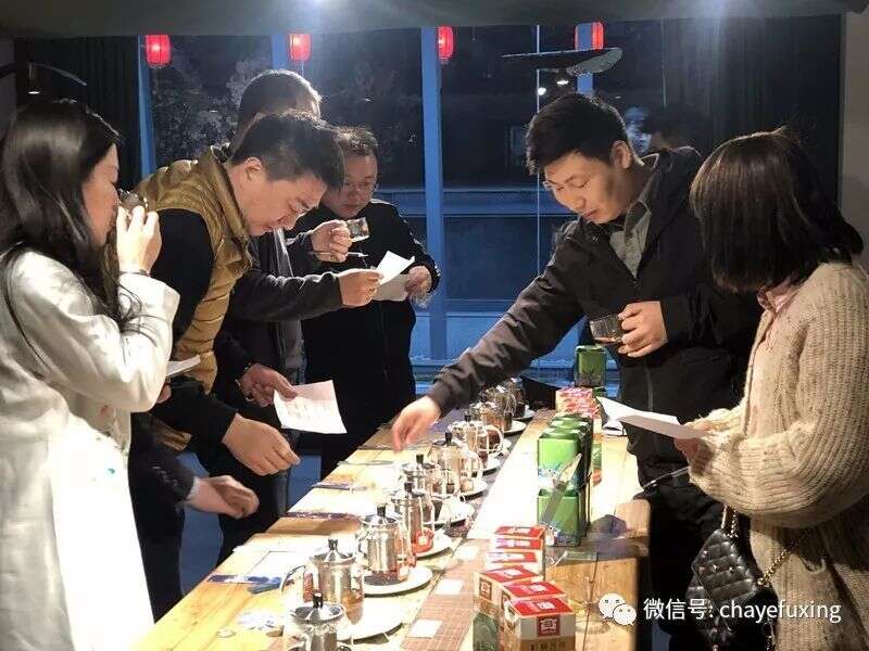 郑州双鱼座茶会：一杯调饮茶里的甜蜜与浪漫