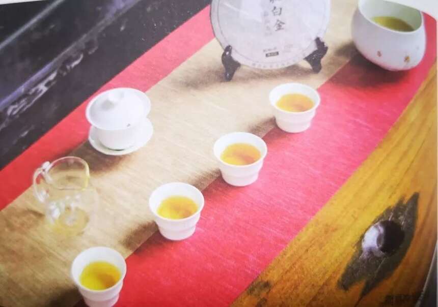 40年“古董级”老白茶，究竟是怎样的“神存在”？想一饱口福吗？