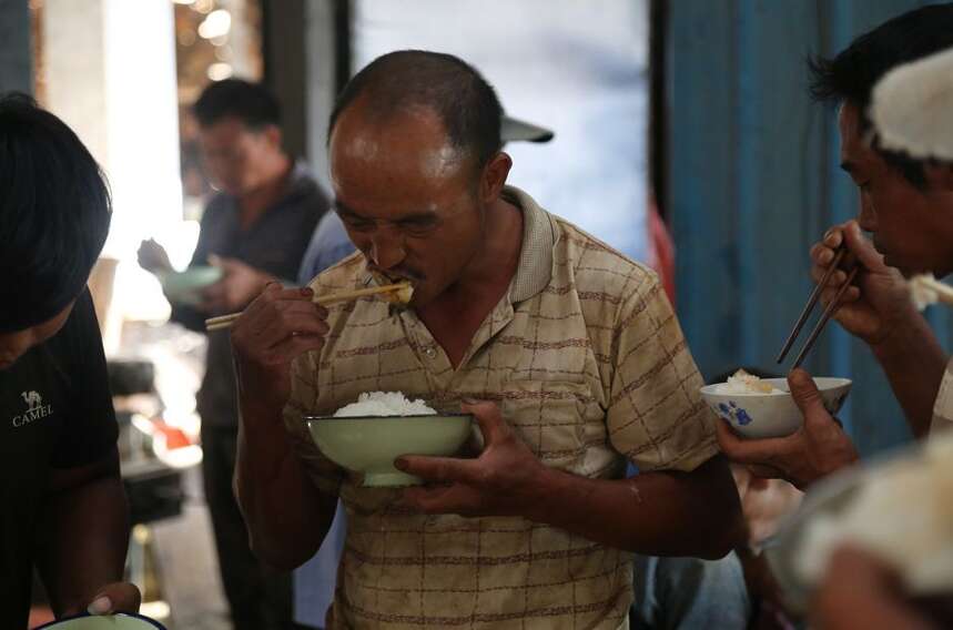 在老班章，不止卖茶可以上百万，还有这个