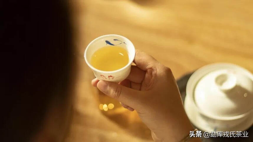 感恩有您，以茶致谢，品饮之间传真情