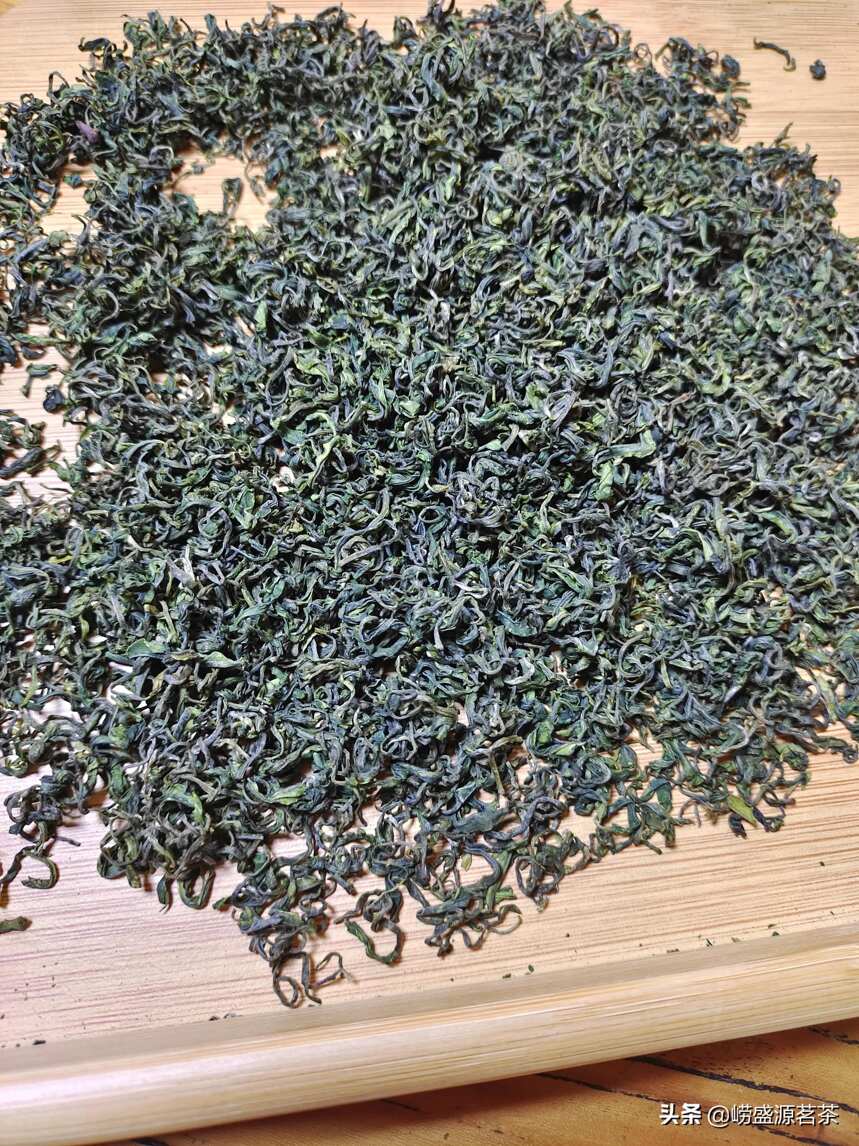 崂山绿茶明前茶属于大棚茶，但是性价比高于露天大田茶