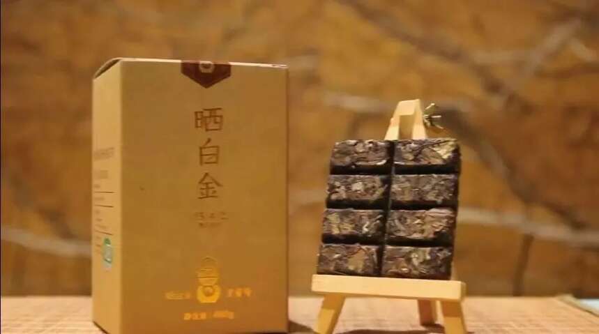 40年“古董级”老白茶，究竟是怎样的“神存在”？想一饱口福吗？