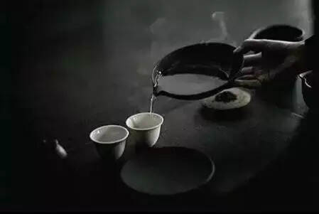 无论风里，雨里，愿有一杯热茶等你！
