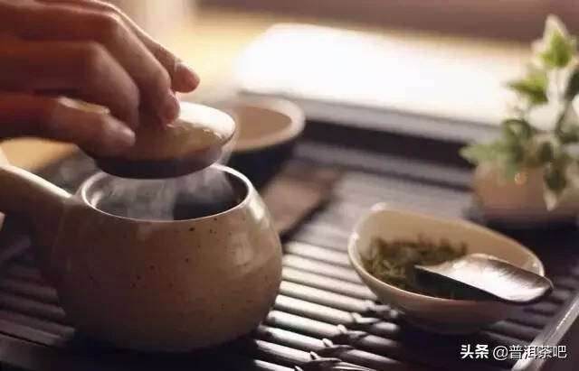 「茶美文」一盏茶，一卷书，一幽室，静度着简单的春秋