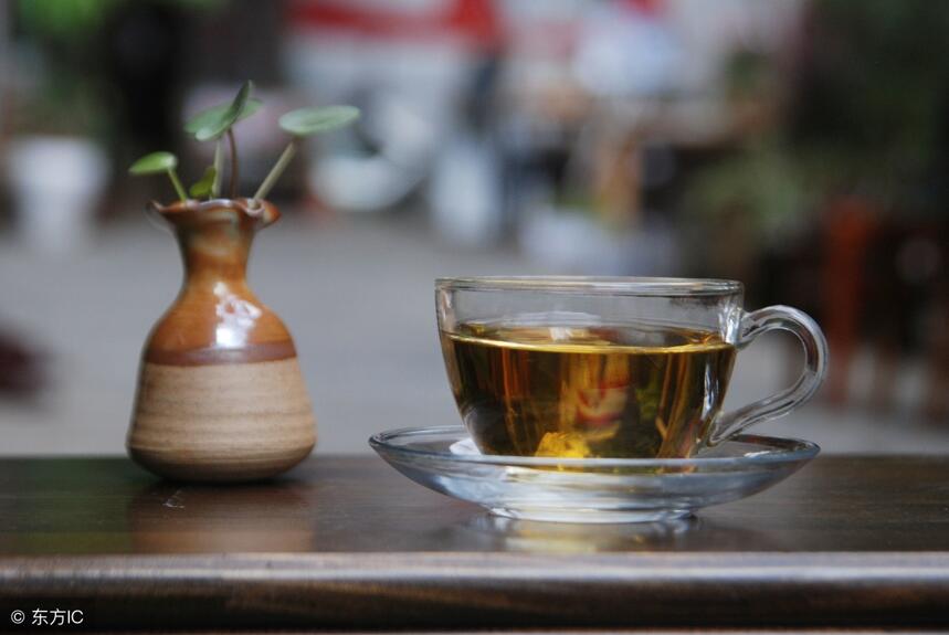 林语堂：茶是为恬静的伴侣而设