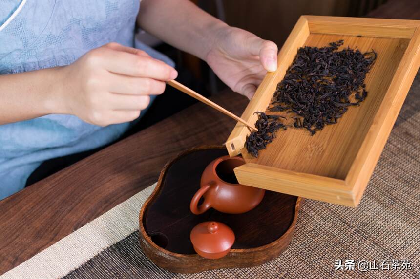 杰伦新歌“奶茶”抢镜！明明说好不哭，看完奶茶价格后我却泪奔