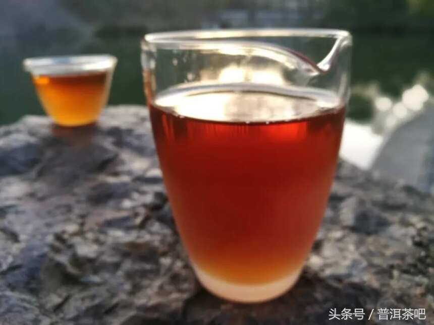 一款茶好不好，应该听谁的？