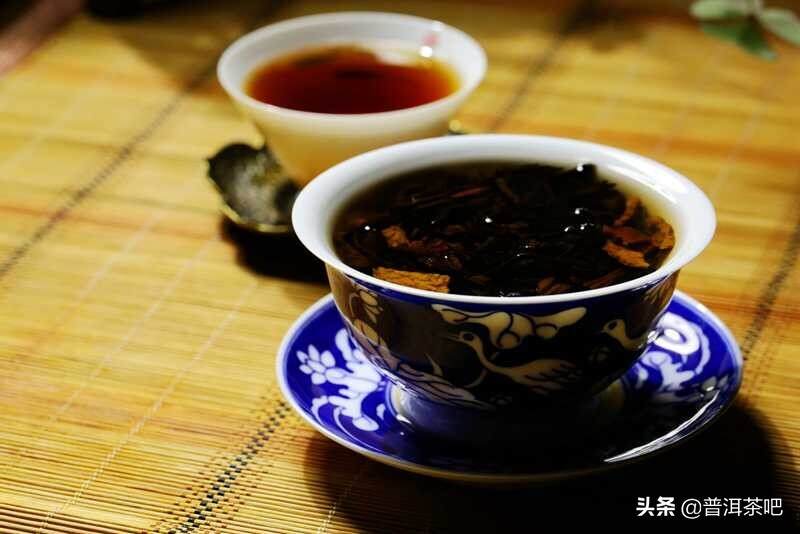 一个人时，一杯茶，一本书，甚好