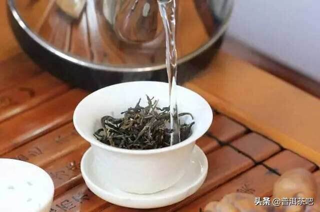 为何同一款茶，茶艺师和自己冲泡的滋味差别那么大呢？