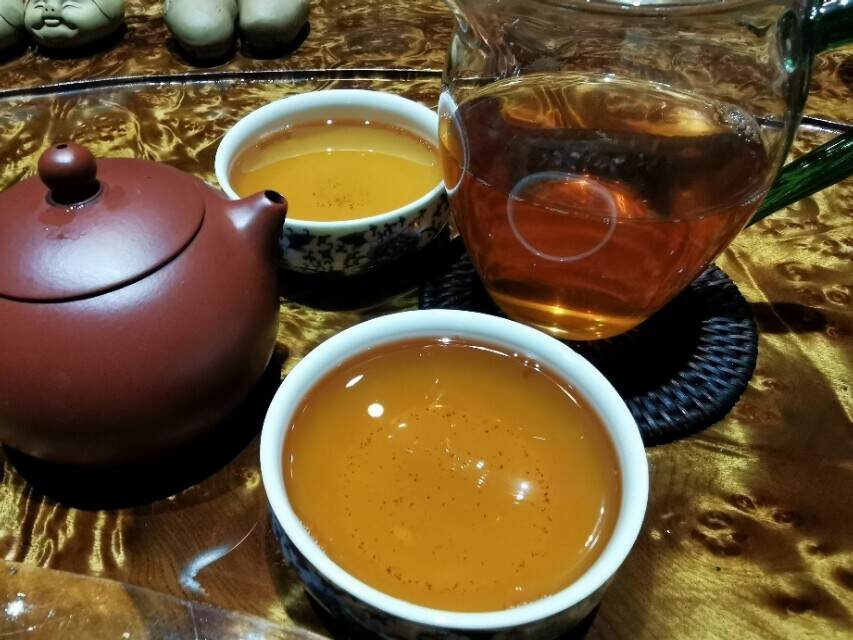 喜欢安静慢下来的时光，泡一盏茶，让幽幽的茶香，溢满心湖