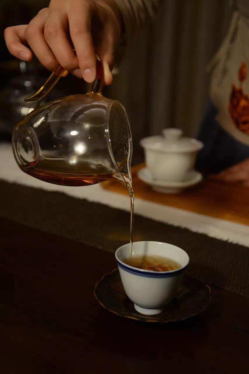 我泡的茶会“吹泡泡”，是不是买到还有农药残留的假茶了？