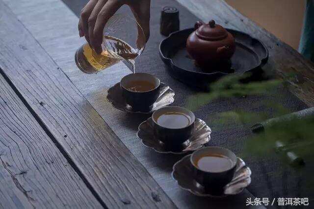 书是读书人的茶，茶是爱茶人的书