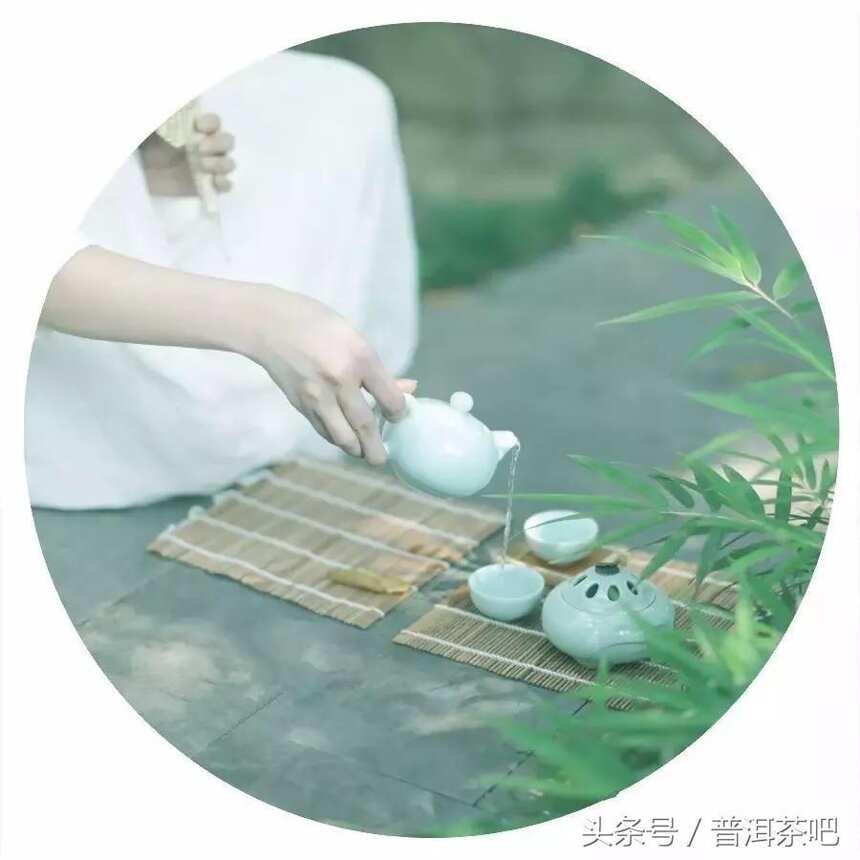 提一壶清水 绕过茶席 静坐以待