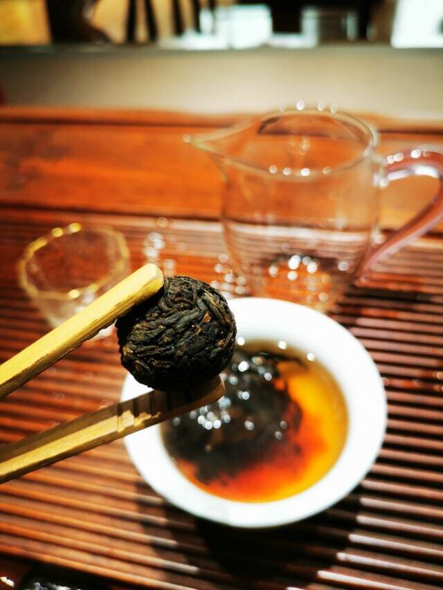 喝熟茶的时候，经常会有问这个熟茶发酵到了几成熟？