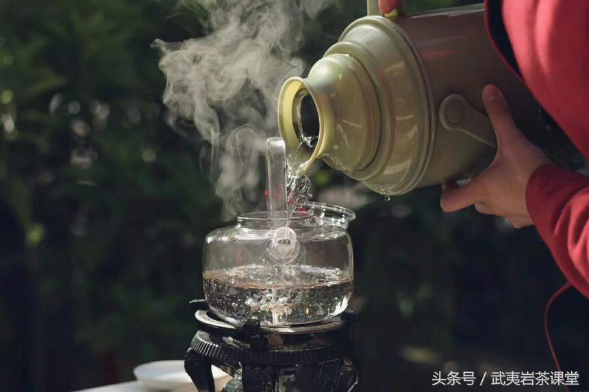 武夷山岩茶品饮渊源与冲泡方法