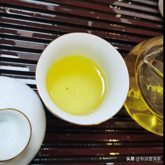 为什么普洱茶会有茶梗？