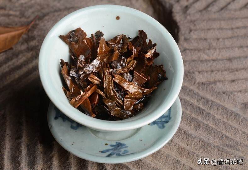 普洱茶中的黄片与黑条是怎么产生的？