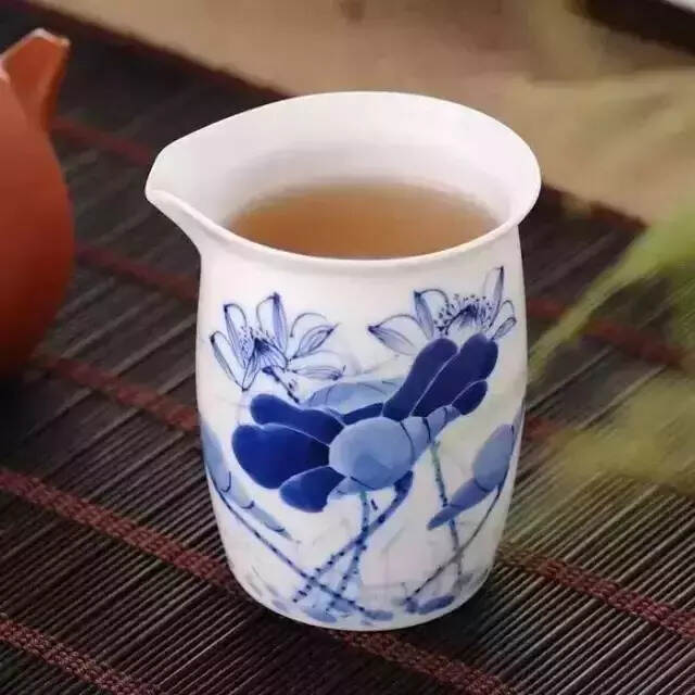 茶桌见人品？喝茶时这些行为不要做！