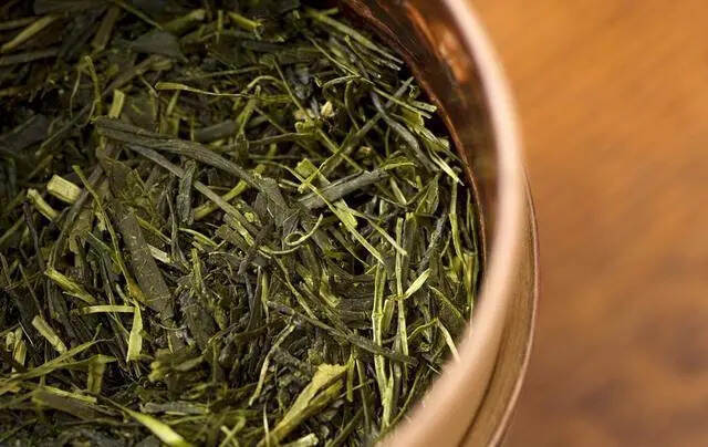 在咸宁校园，这节课是炒茶、喝茶、直播说茶