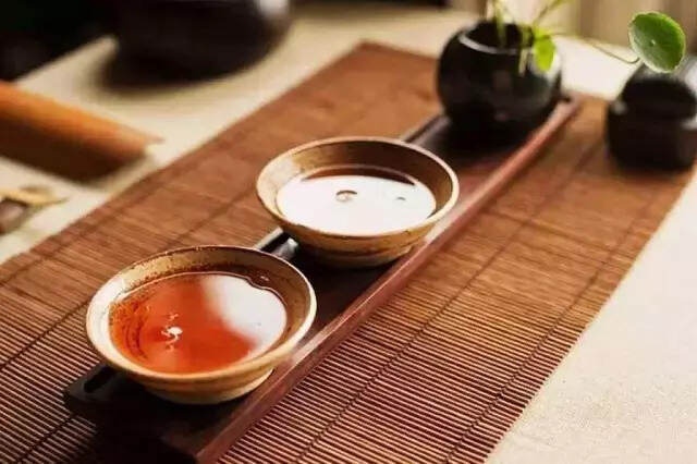 泡茶是学问，敬茶是修养，存茶是技巧