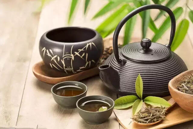 泡茶是学问，敬茶是修养，存茶是技巧