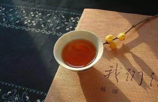 一杯茗，一缕香，一本书