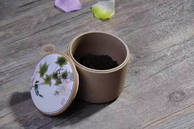 泡茶是学问，敬茶是修养，存茶是技巧