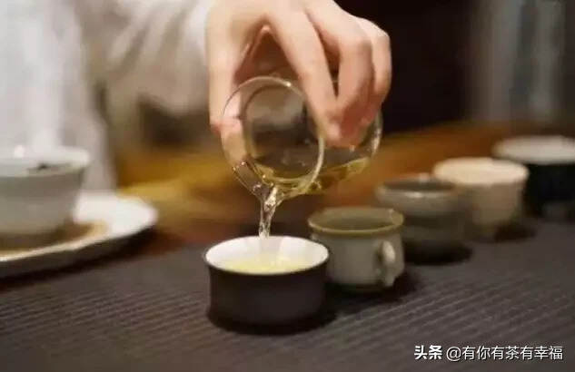 三杯两盏淡茶，天寒茶温，如此足矣