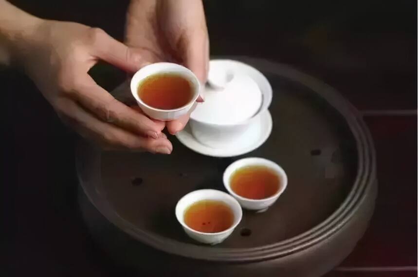 一个人一旦开始喝茯茶，从内到外都会发生变化