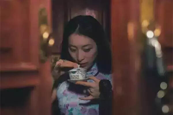 旗袍和茶，是女人一辈子的情人