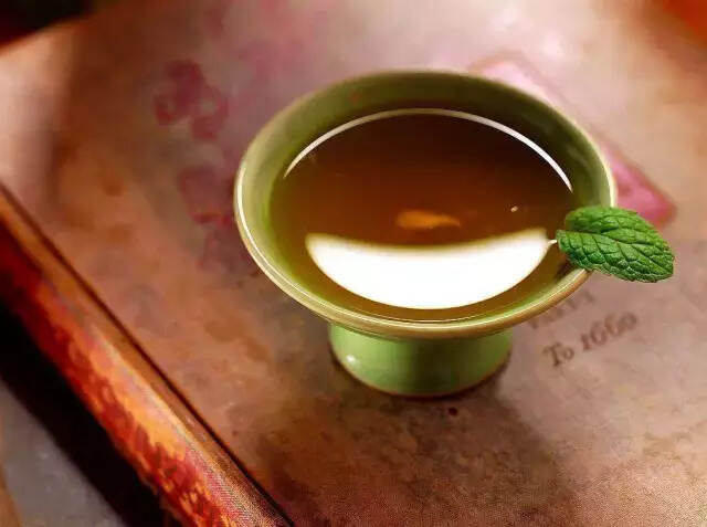 泡茶是学问，敬茶是修养，存茶是技巧