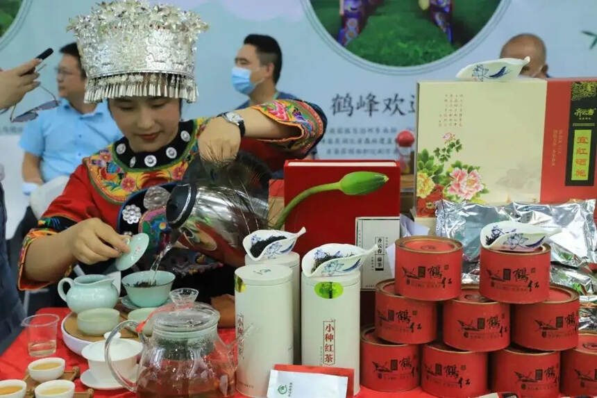 深圳茶博会闭幕，湖北鹤峰县签约近一千五百万