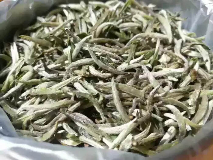 白茶就是白茶，与绿茶何干？