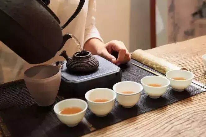 幸福就是一杯茶，平淡却舒心