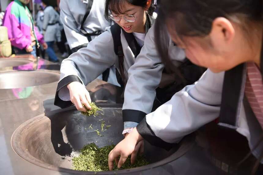 穿着汉服登蒙顶，茶文化圣山研学行