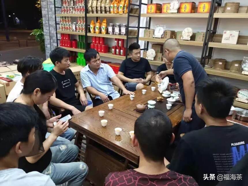 「今日关注」秋色将尽，饮茶正当时