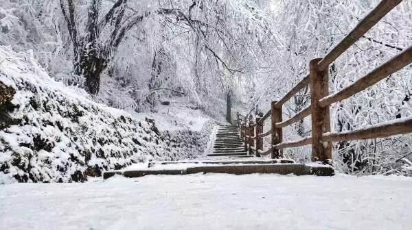 抓住峨眉山半价游尾巴，邂逅一场冰与火的浪漫