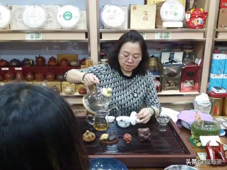 「今日关注」秋色将尽，饮茶正当时