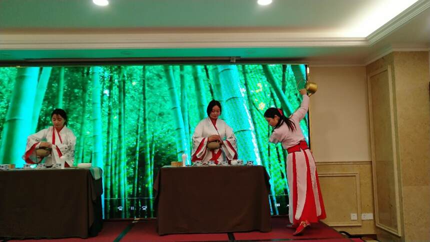 雅州恒泰2019新春年会在成都举行，金花藏茶享誉世界