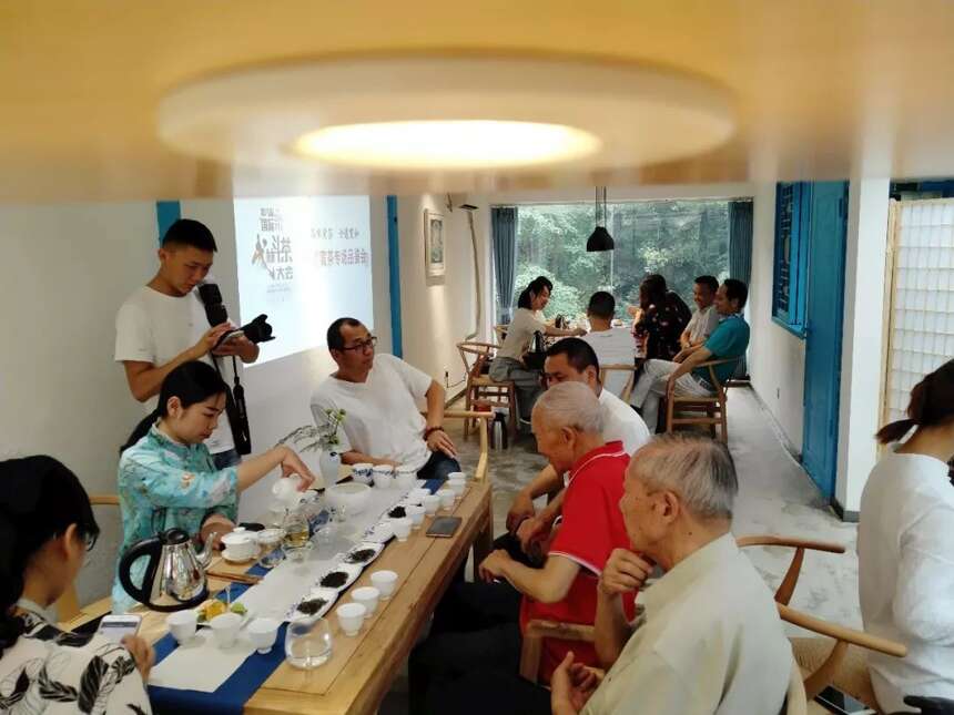 第八届国际武林斗茶大会金奖黄茶成都品鉴会在宽和茶馆隆重举行