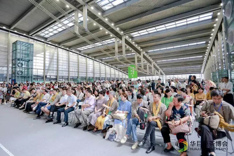 黄茶惊艳第八届国际武林斗茶大会