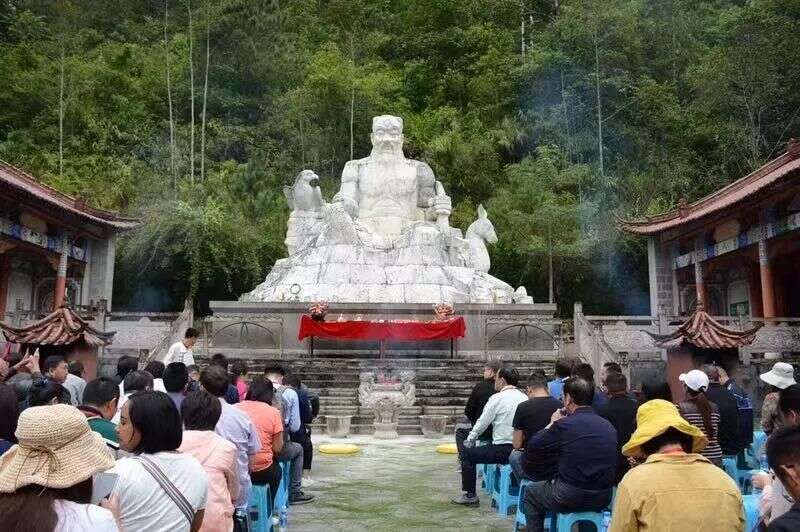 全球茶人朝觐云南冰岛村 同祭神农祠茶祖