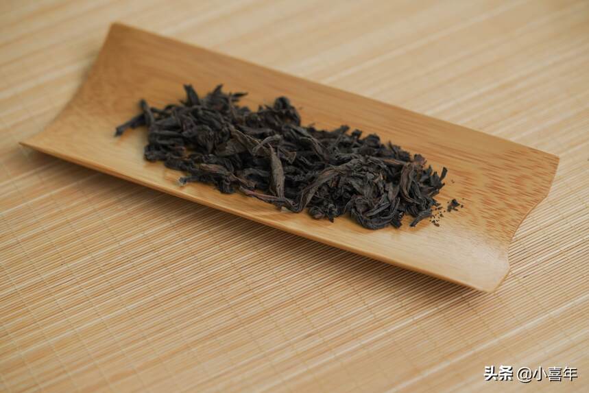 喝茶大疑惑：泡岩茶为什么要准备两个公道杯？