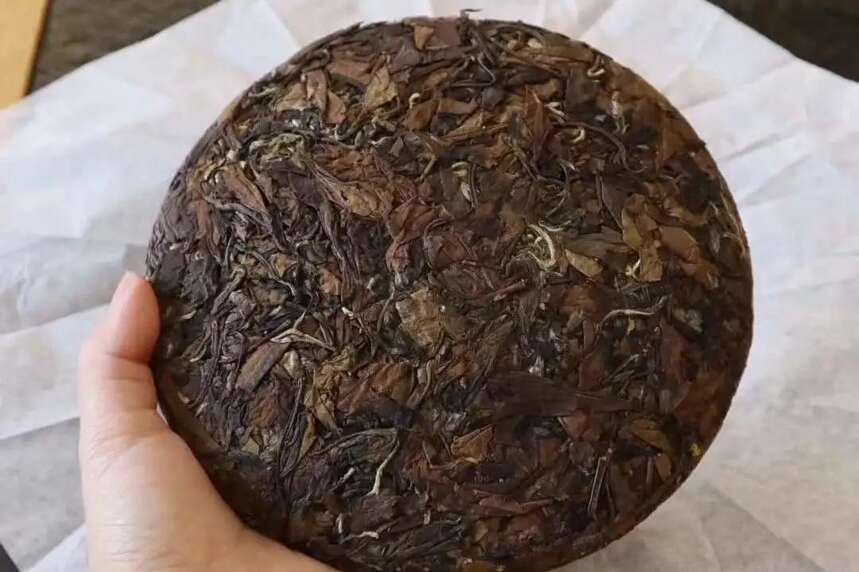 白毫银针、白牡丹压饼后品质会变差？寿眉散茶不如饼茶品质好？